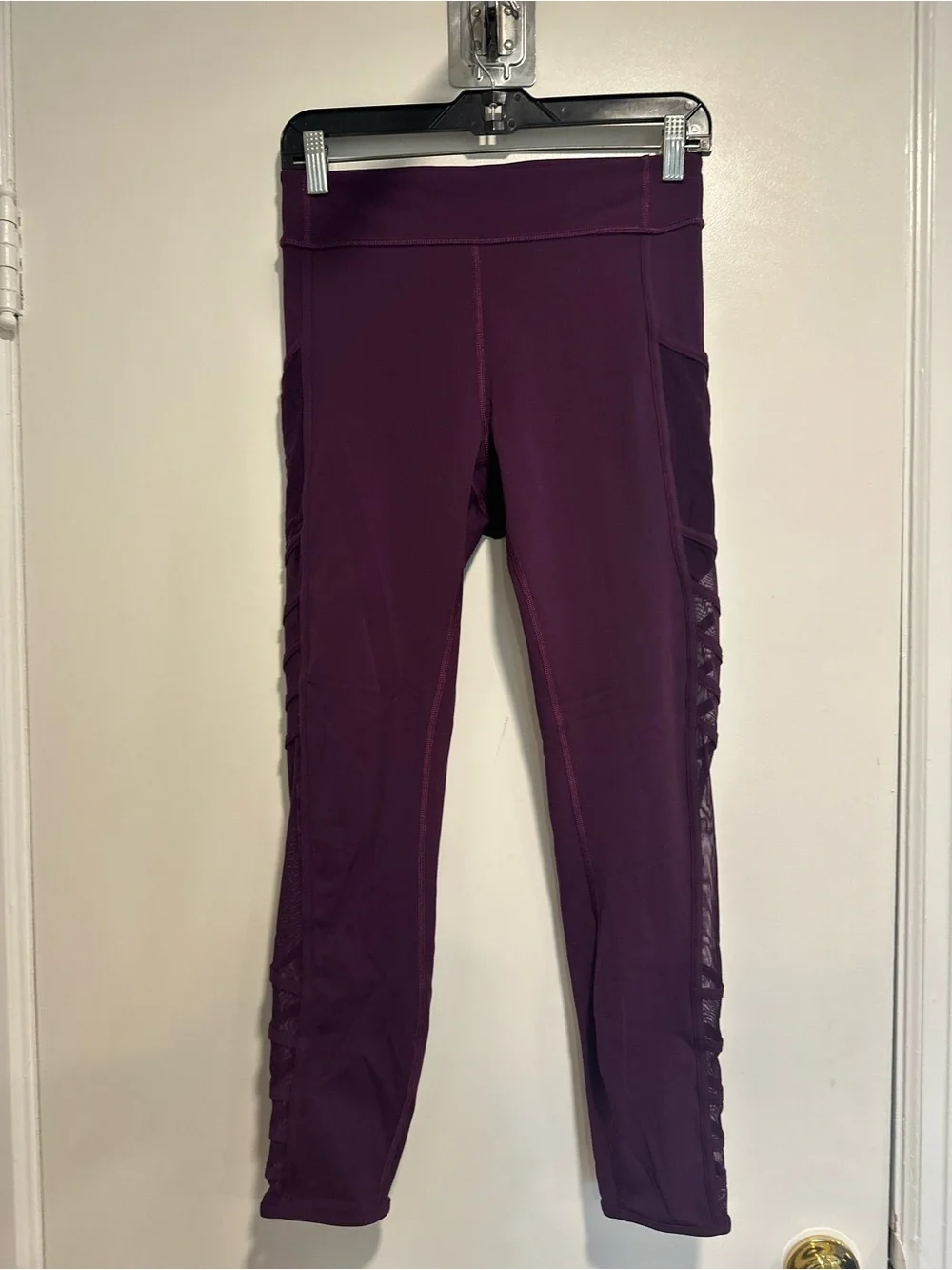 Lululemon Wild and Free purple leggings mesh sides/ pockets strappy detailing.